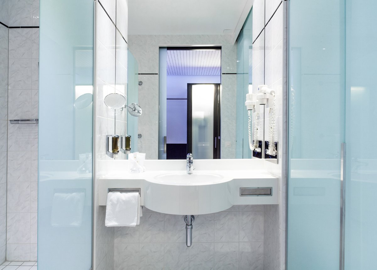 Bathroom Allegra Rooms, Hotel Allegra Lodge, Zurich Airport