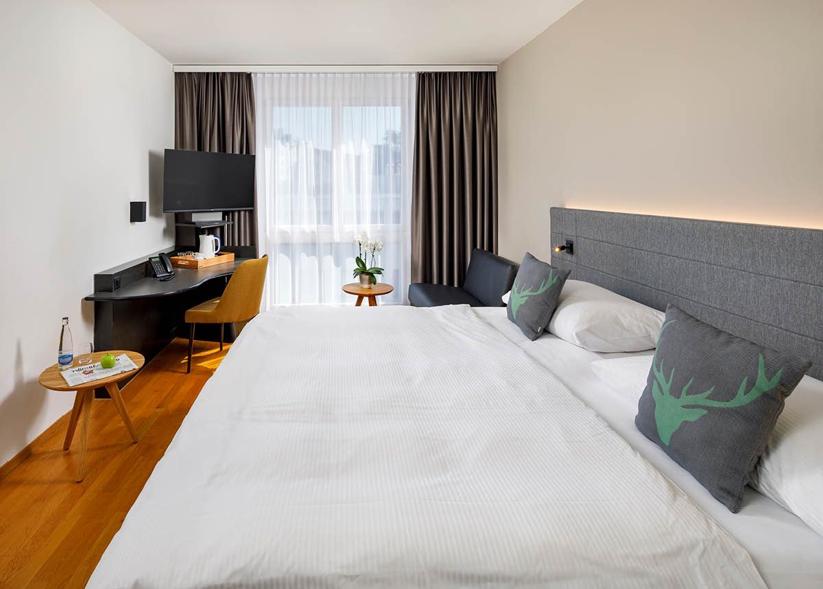 Allegra Triple Room mit Sofa, Hotel Allegra Lodge, Zurich Airport, welcome hotels Schweiz